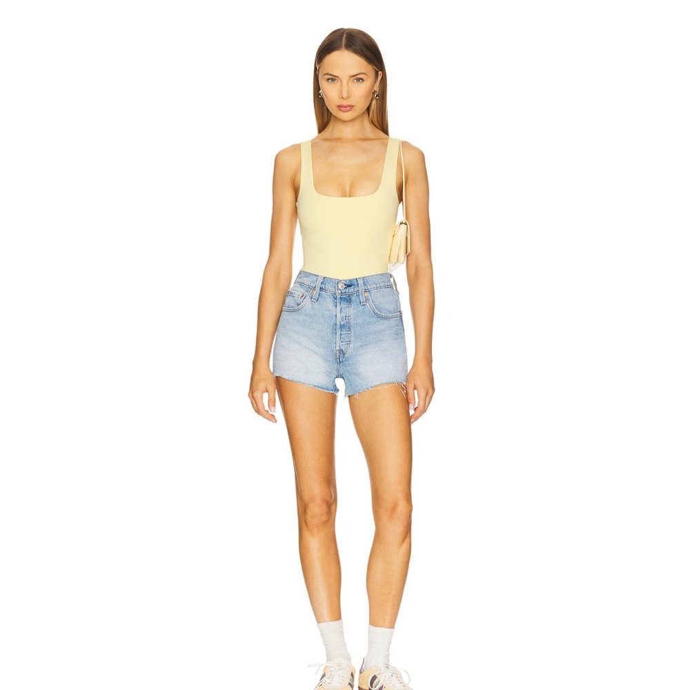 Levi’s 501 Original Short Light Blue Wash Button Fly Size 31